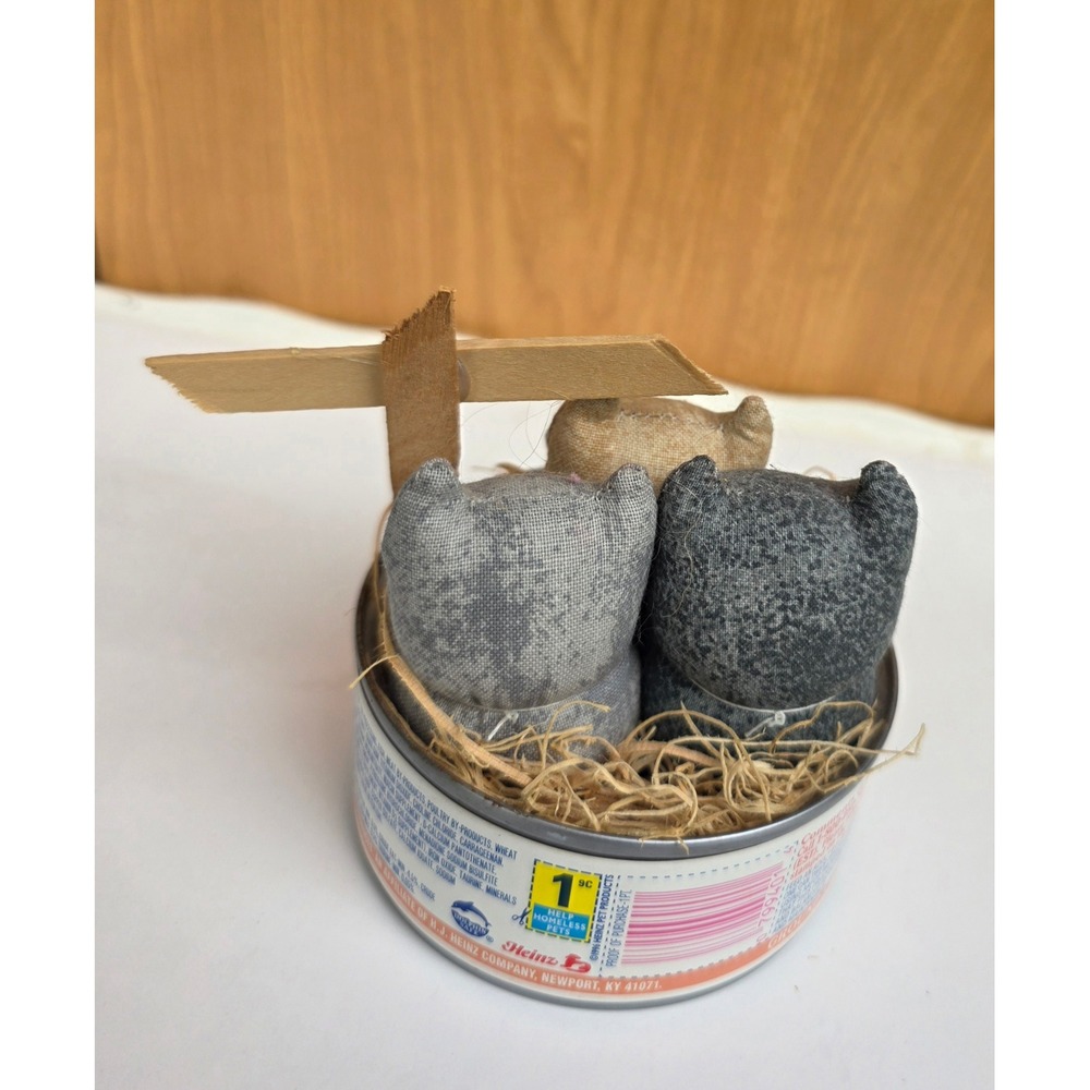 Handmade Vintage Folk Art 3 Kittens in 9 Lives Tin Tuna Breath Primitive Decor - Picture 2 of 3